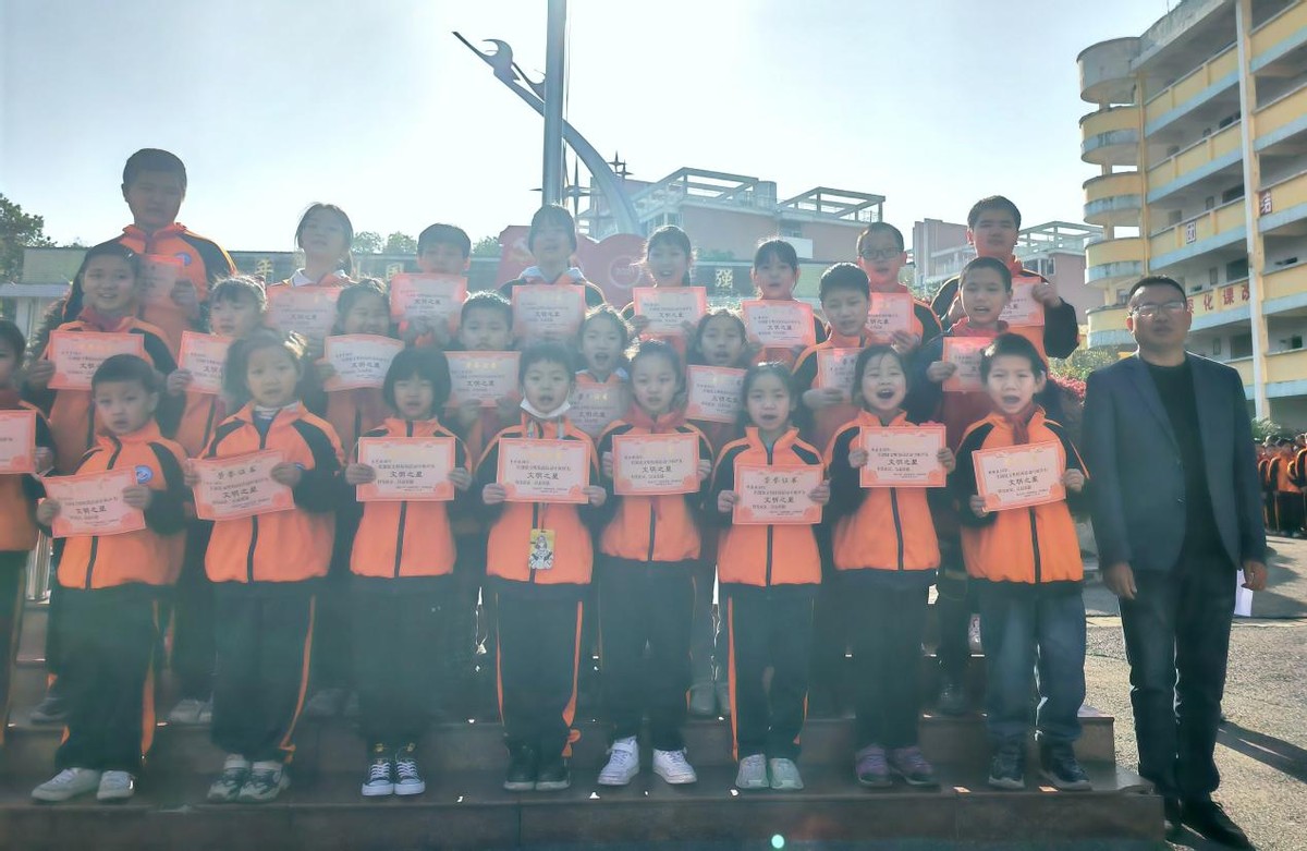 衡南县三塘联合学校星火小学：开展弯腰行动 擦亮文明新底色 政务公开