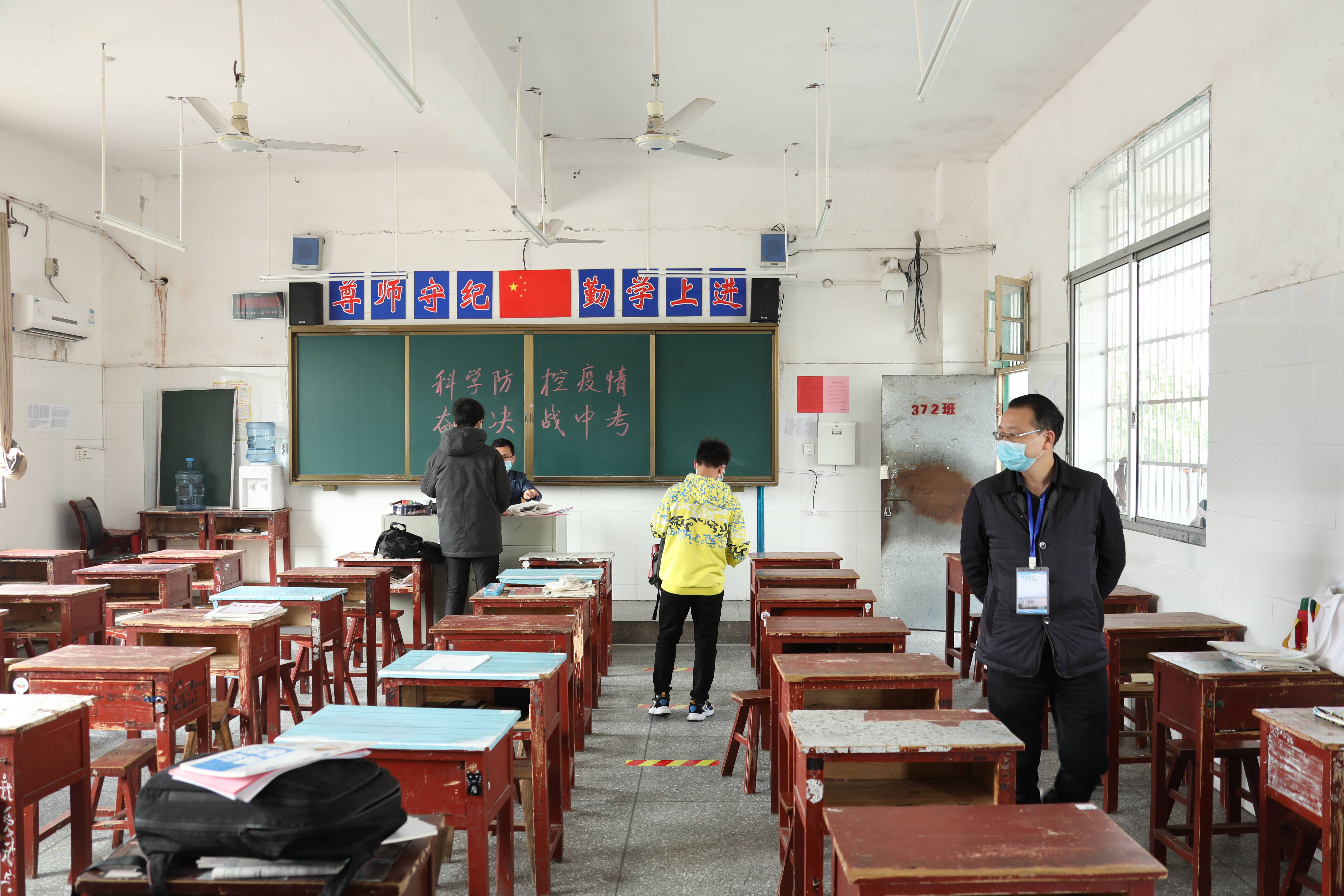 衡南北斗星中学:错时错峰开学 织密疫情防控网格