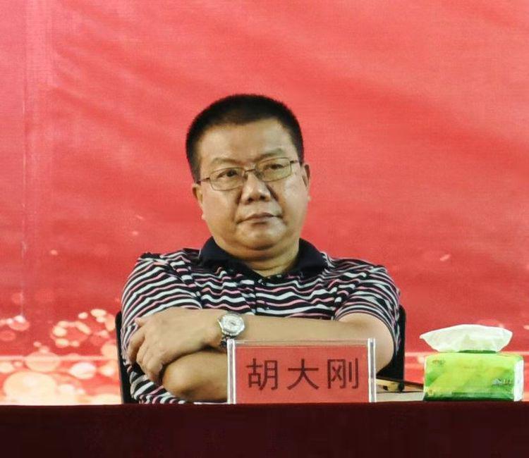 接着胡大刚校长,再次介绍了五老讲师团的成员,总结了这次活动的重要