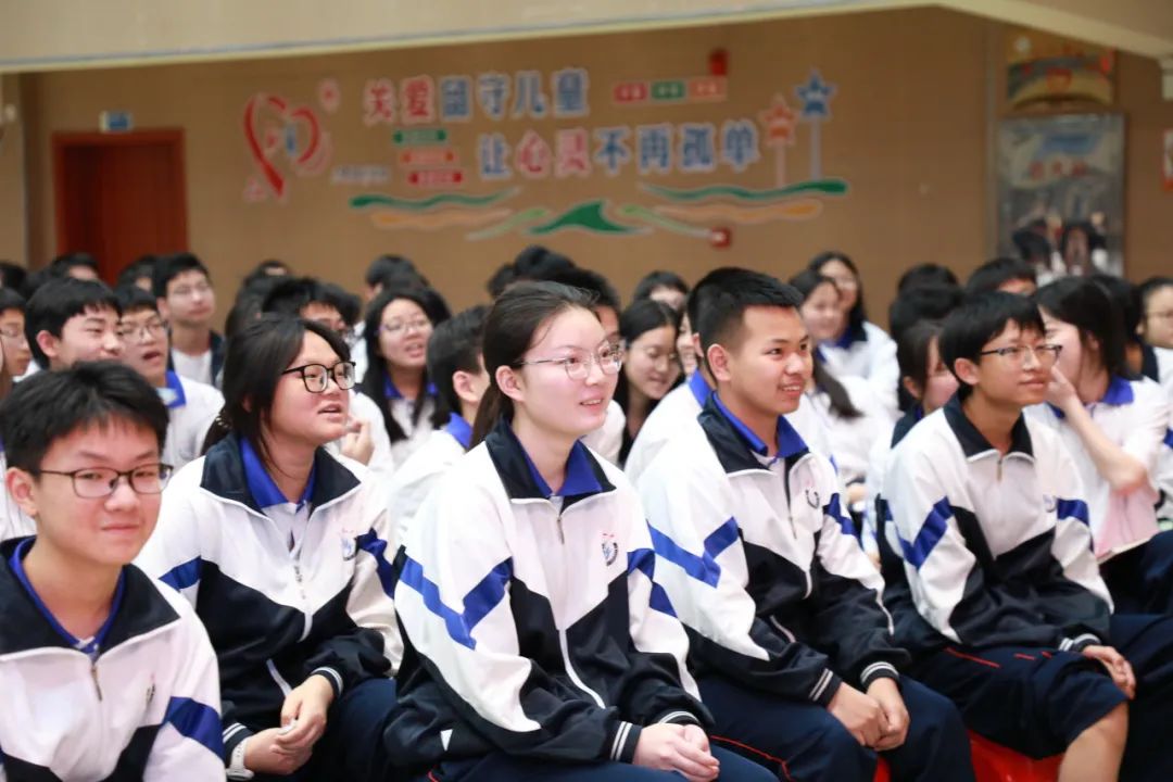 衡南一中"清源大讲堂"第六期开讲!南京大学教授邓正涛讲授量子点之光