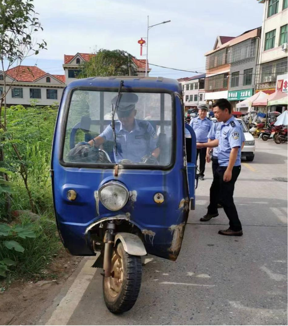 衡南县铁丝塘镇开展交通顽瘴痼疾集中整治联合执法行动