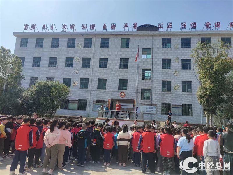 护花开筑未来湖南衡南县咸塘联合学校中心小学开展法冶进校园活动