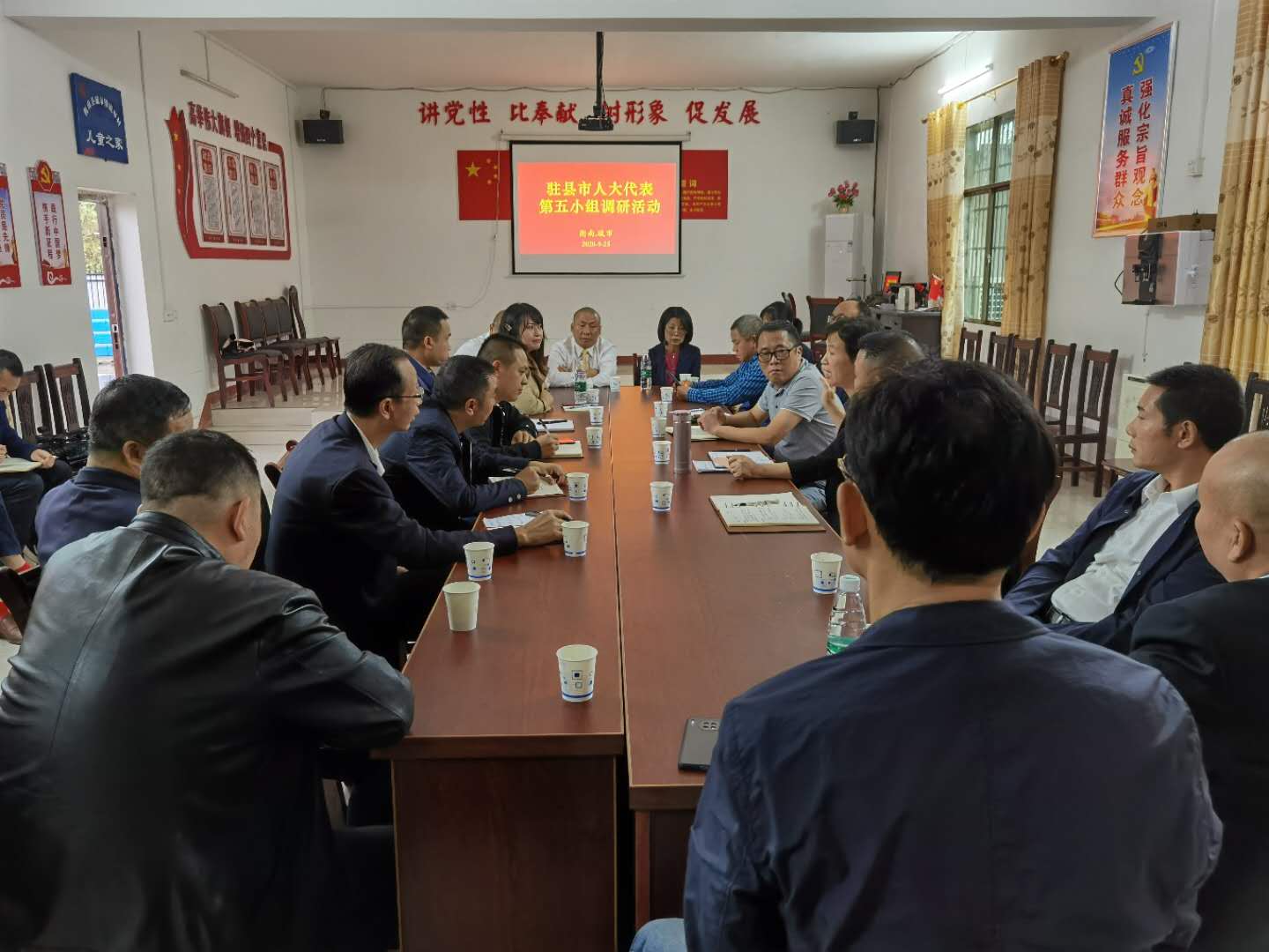 邱清燕参加市代表衡南县代表小组第五小组活动