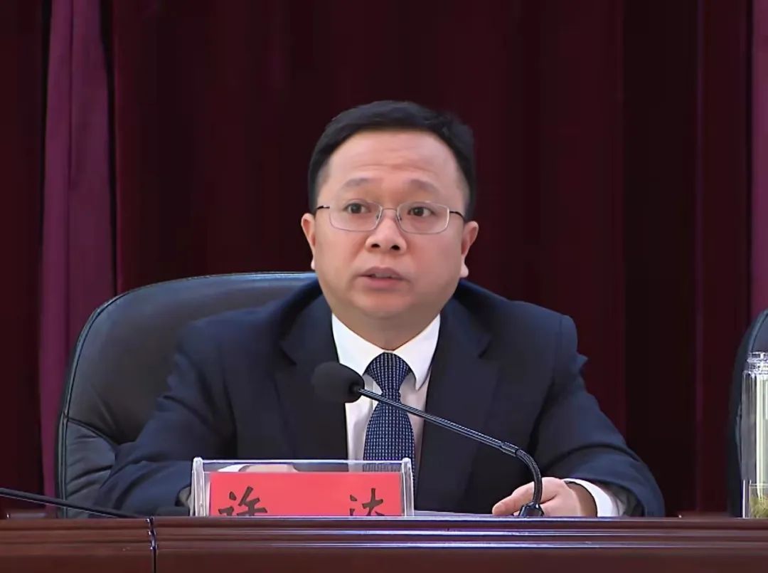 胡果雄坚持零容忍坚决依法从严从重从快打击违法犯罪行为