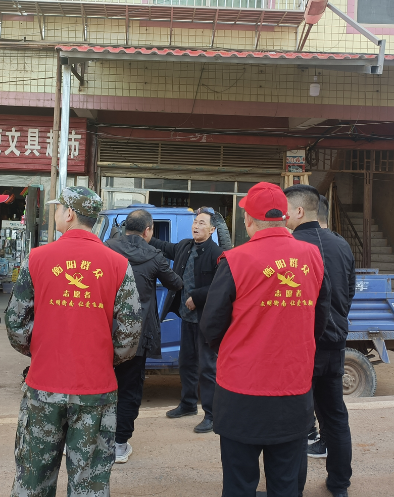 铁丝塘镇拆除沿街违章搭建物推进城乡治理标准化