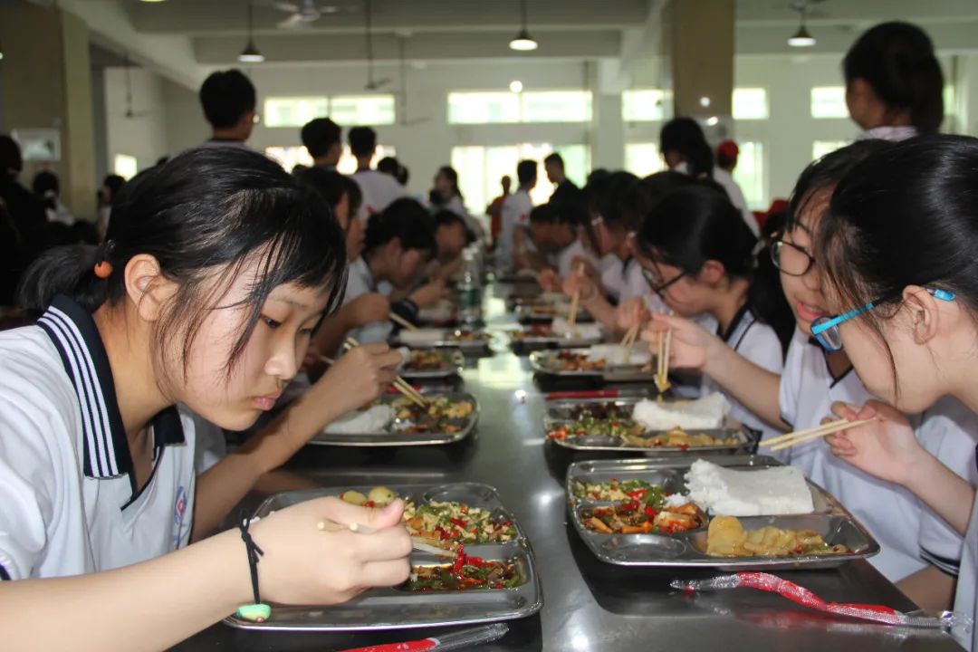 首页 衡南县教育局 政务公开 新闻中心 学校动态北斗星中学和衡南一中