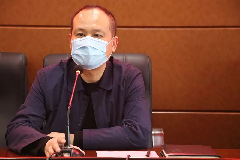 首页 衡南县教育局 政务公开 新闻中心 学校动态校长阳献忠对百忙中